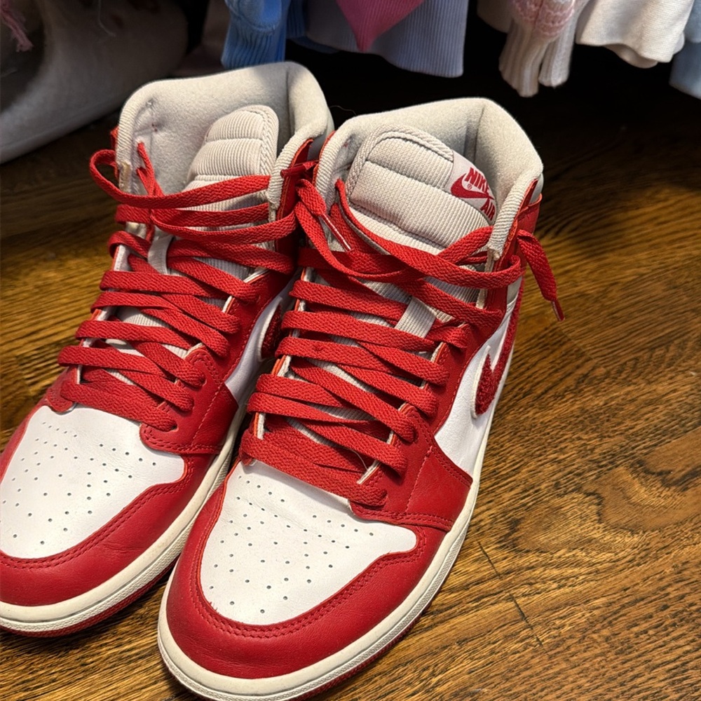 Jordan 1 Mid - Picture 3 of 3